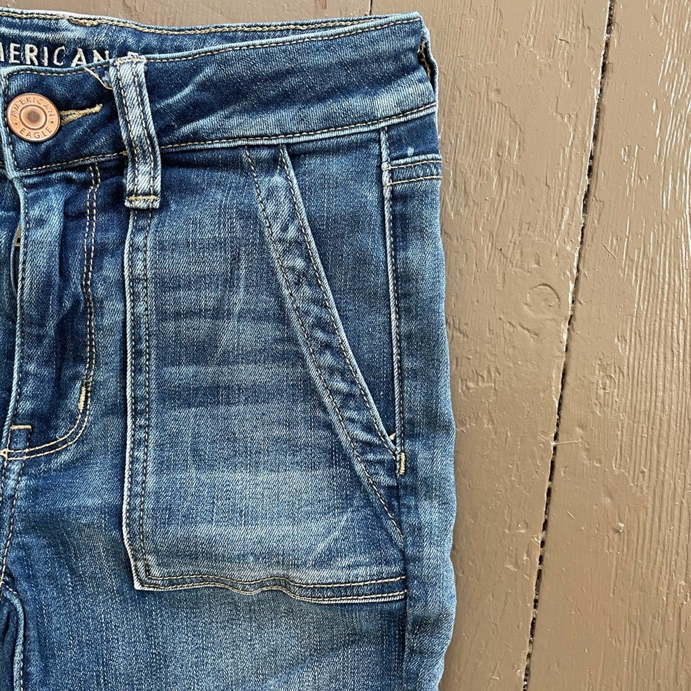 American Eagle Skinny Jeans with Stylish Pockets